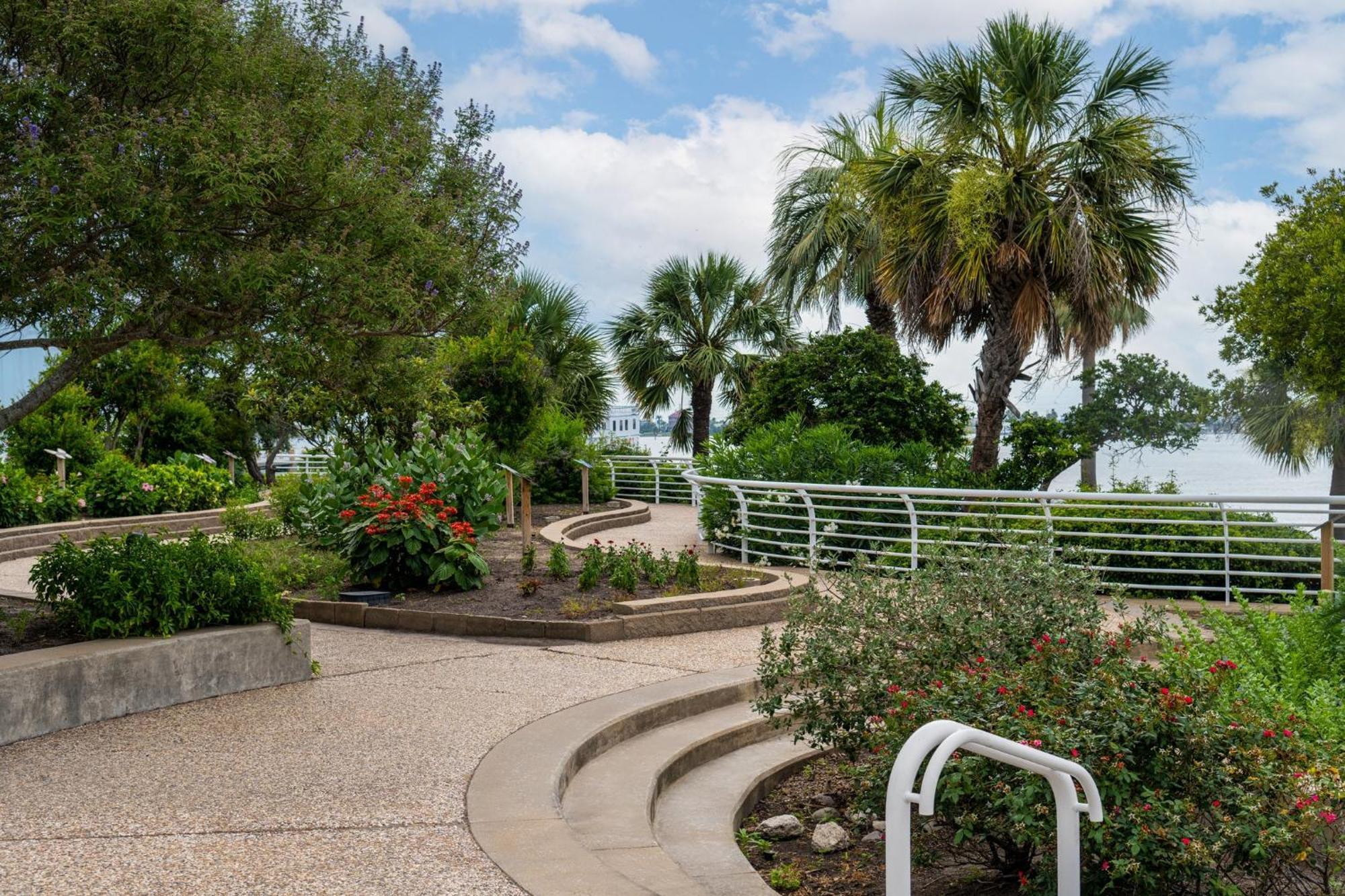 Holiday Inn Galveston Island By Ihg Bagian luar foto